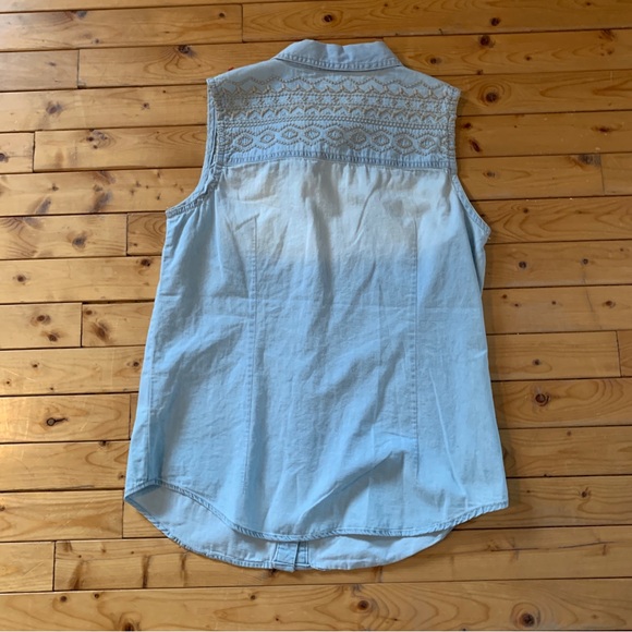 Cowgirl Chic Button Down Blouse - Picture 5 of 7